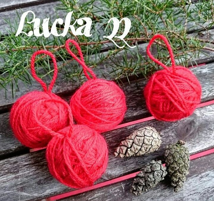 Lucka 22 – julgranskulor av garnnystan